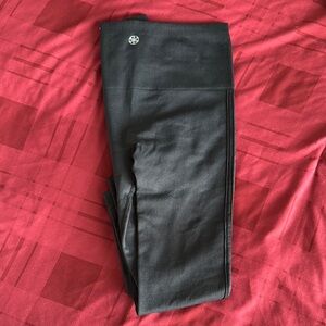 GAIAM Black Leggings with Logo Accent